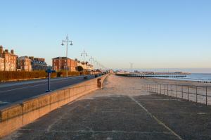 Sea Views Stunning 2 Bedroom Apartment #