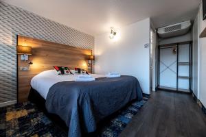 Hotels Hotel Le Cyrano Bergerac : Chambre Supérieure Lit Queen-Size