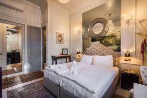 BpR Violet Noir Apartment with AC