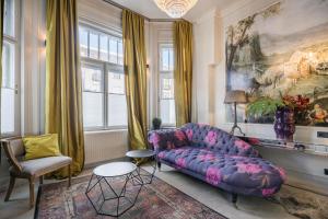 BpR Violet Noir Apartment with AC