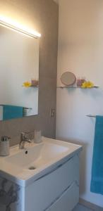 Upmarket, new, stunning 3 bedroom apartment close to the beach!