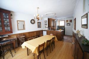 Maisons de vacances Room for two in a house of the XVII century - N2 Chez Jean Pierre : photos des chambres