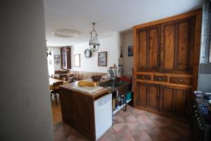 Maisons de vacances Room for two in a house of the XVII century - N3 Chez Jean Pierre : photos des chambres