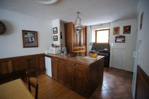 Maisons de vacances Room for two in a house of the XVII century - N3 Chez Jean Pierre : Chambre Double