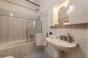 LakeView LakeComo, CIPRESSO 7, 4Seasons, Terrace, 30m to Lake! by STAYHERE-LAKECOMO