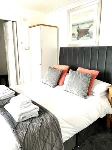 Double Room with Sea View room in ByTheSea Guest House