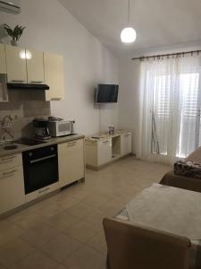 Sea view apartment near the beach S2-Jelsa center