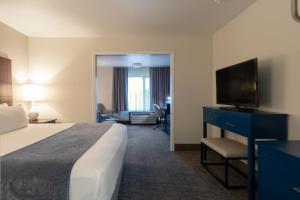 Executive King Suite Sleeper Sofa room in Oxford Suites Portland - Jantzen Beach