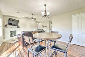 Fayetteville Home w Hot Tub ~ 3 Mi to U of A!