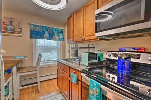 Cozy Third-Story Apartment in Dtwn Brockton!
