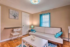 Cozy Third-Story Apartment in Dtwn Brockton!