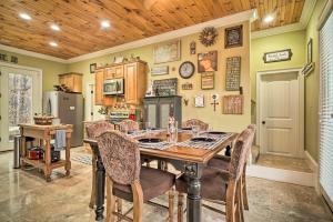 Dog-Friendly Family Home Steps to Norris Lake