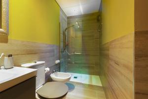 Monolocale con terrazzo vista lago Via Cassarinetta 7 by LR