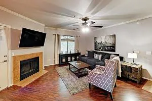 The Signature Unit & Breezy Desert Retreat - Taliesin West