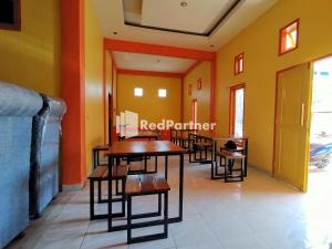 Hotel Hing Amimah near Bau Bau Port RedPartner