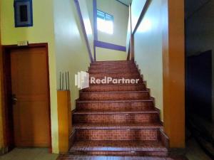 Hotel Hing Amimah near Bau Bau Port RedPartner