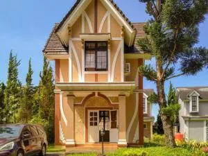 The Pinewood House Villa Kota Bunga by Citrus House - Cinengangirang