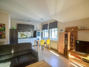 Dünenpark Binz - Komfortplus Ferienwohnung mit 1 Schlafzimmer und Balkon im Dachgeschoss 060