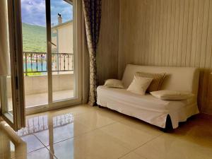 Apartment in Grebastica with sea view balcony air conditioning WiFi 2342