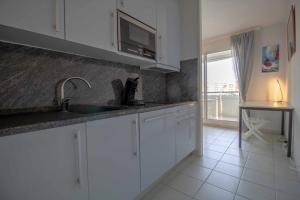 Apartment With Balcony And View On The Port