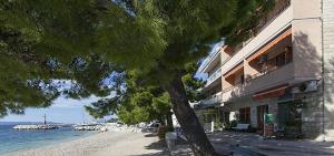 Apartment in Tucepi with sea view, balcony, air conditioning, WiFi 3674-1