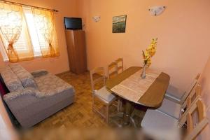 Apartment in Tucepi with sea view, balcony, air conditioning, WiFi 3674-1 