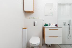 City Center Apartment Elektoralna by Noclegi Renters