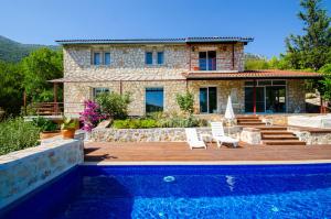 Stone clad Villa La Maison P