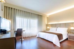 Premium Double Room with Pool View - Non-Smoking room in TRYP Porto Expo Hotel