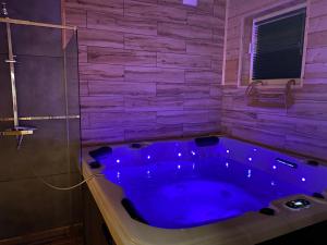 Domek Całoroczny Fuleda -Mazury Giżycko Sauna Jacuzii Kominek