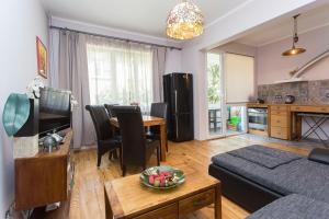 Colorful 2BDR Apartment in the City Center