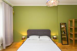 Colorful 2BDR Apartment in the City Center