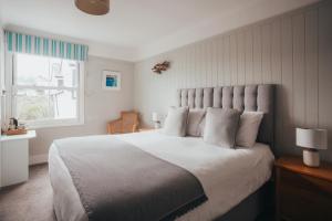 Standard Twin Room room in The Bay Hotel