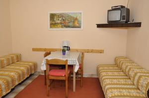 Apartment in Barbat with sea view, balcony, air conditioning 660-4 