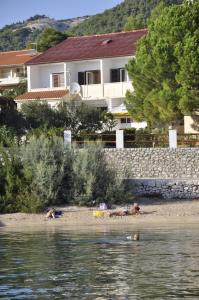 Apartment in Barbat with balcony, air conditioning 660-3 