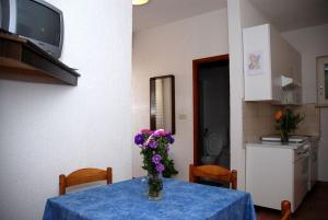 Apartment in Barbat with balcony, air conditioning 660-3 
