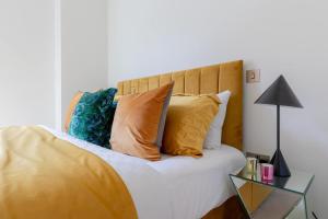 EXQUISITE DIGITAL NOMADS LARGE DESIGN HOUSE Off REGENTS PARK