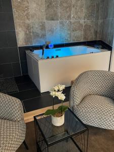 Hotels Logis Hotel Restaurant SPA Les Oliviers : photos des chambres