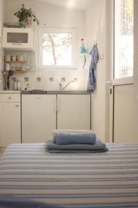 Studio apartment in Veli Rat with sea view, balcony, washing machine 882-1