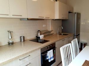 Beautiful Jewel in Top Center