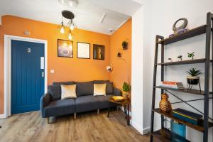 7 bedroom house ENSUITE Rooms, fully equipped kitchen, free WIFI, TVs inrooms CITY CENTRE CLOSE TO A46 Inspire Homes