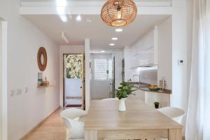 Bright Sunny Albir Beach Apartment