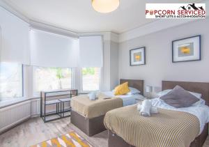 Monthly OFF - 6 Guest - 4 Beds - Free Parking by Popcorn Serviced Short Lets & Accommodation High Wycombe