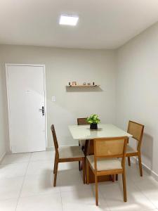 Apartamento no centro, ar-condicionado e garagem