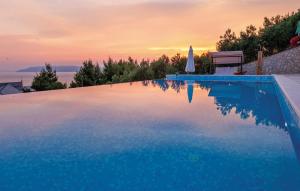 Luxury villa with heated pool, jacuzzi and sauna