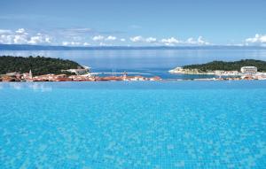 Luxury villa with heated pool, jacuzzi and sauna