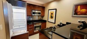 Awesome The Signature MGM condo with Strip view. No resort fee!