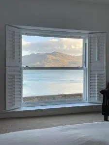 'A room with seaview' on Carlingford Lough - Ó Méith
