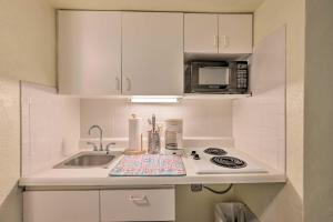 Cozy Daytona Beachfront Condo with Resort Amenities!