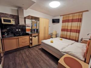 Superior Double Room room in Cesar's Pension